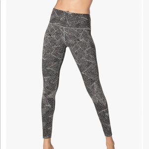 Beyond Yoga Pants - Beyond Yoga Fossilized High Waisted Midi Legging Beyond Yoga Pants - Beyond Yoga Fossilized High Waisted Midi Legging